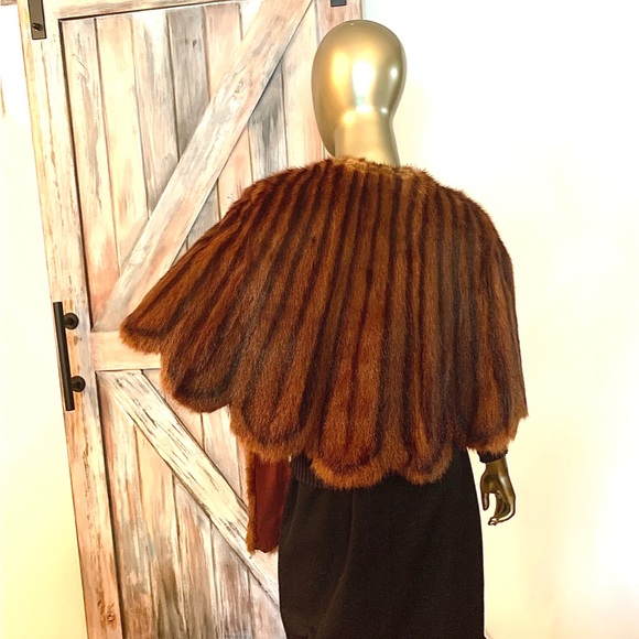 🎉🎉Host Pick🎉🎉1950’s Mink Fur Cape (Scalloped) Adjustable wear Short/Long - Picture 8 of 16